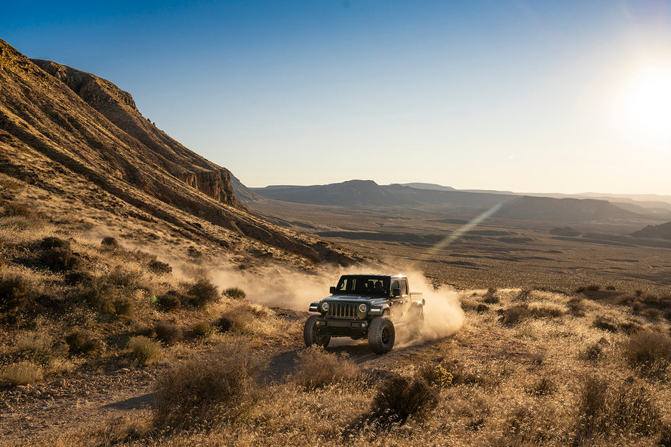 18-On Jeep Wrangler JL Through Shaft Stabilizer Performance Series 2.0 8.2 Inch Axle Mount FOX