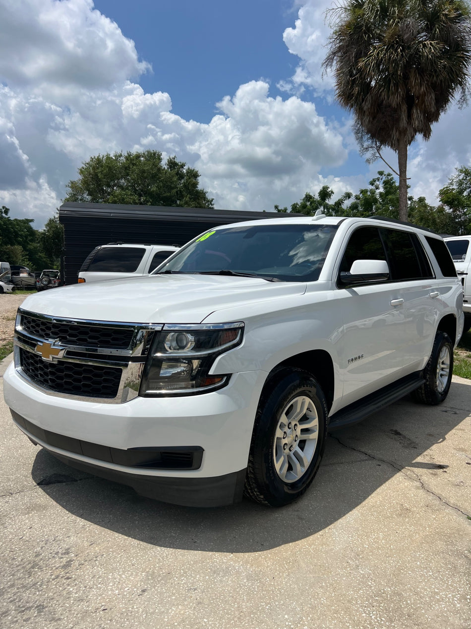 2018 White Chevy Tahoe LS